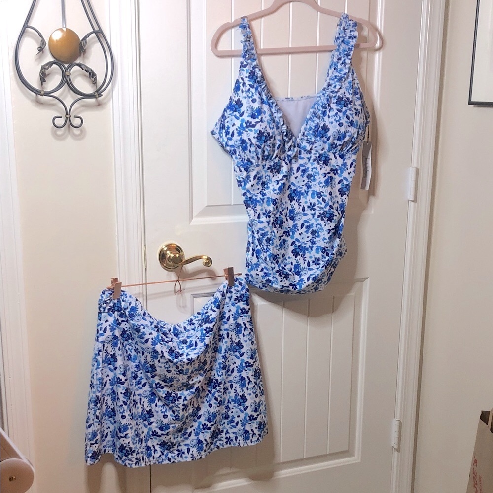 Nicole Miller White and Blue Floral Swim Coverup